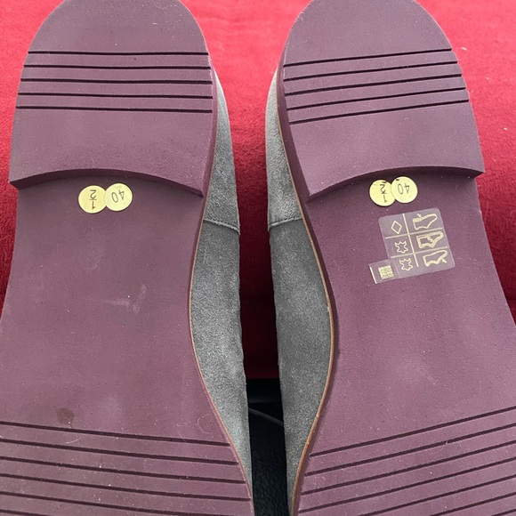 Manolo Blahnik Grey Suede Oxfords - Picture 5 of 6